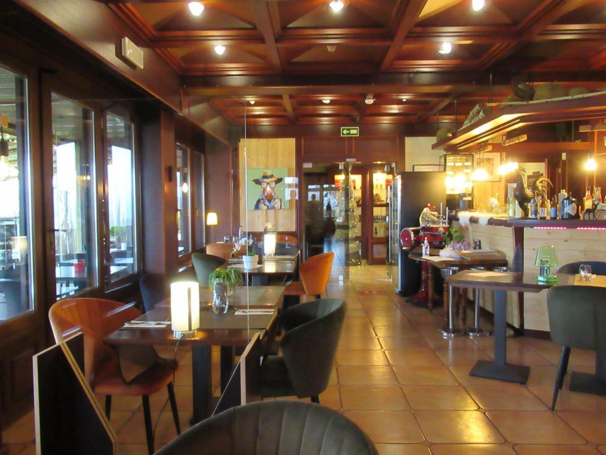Hotel Restaurant N 4 Martelange Exteriér fotografie